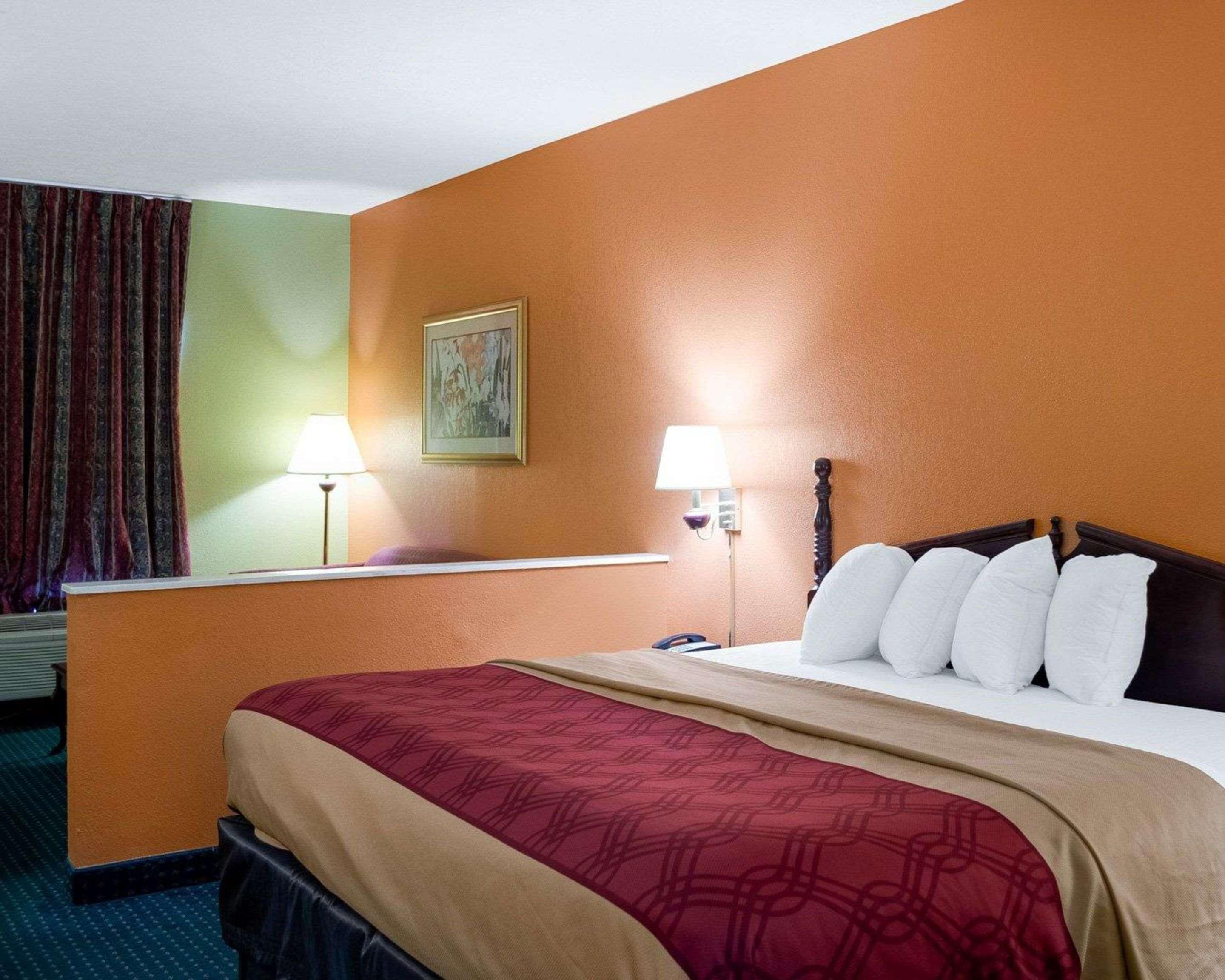Econo Lodge Canton I-55 Экстерьер фото