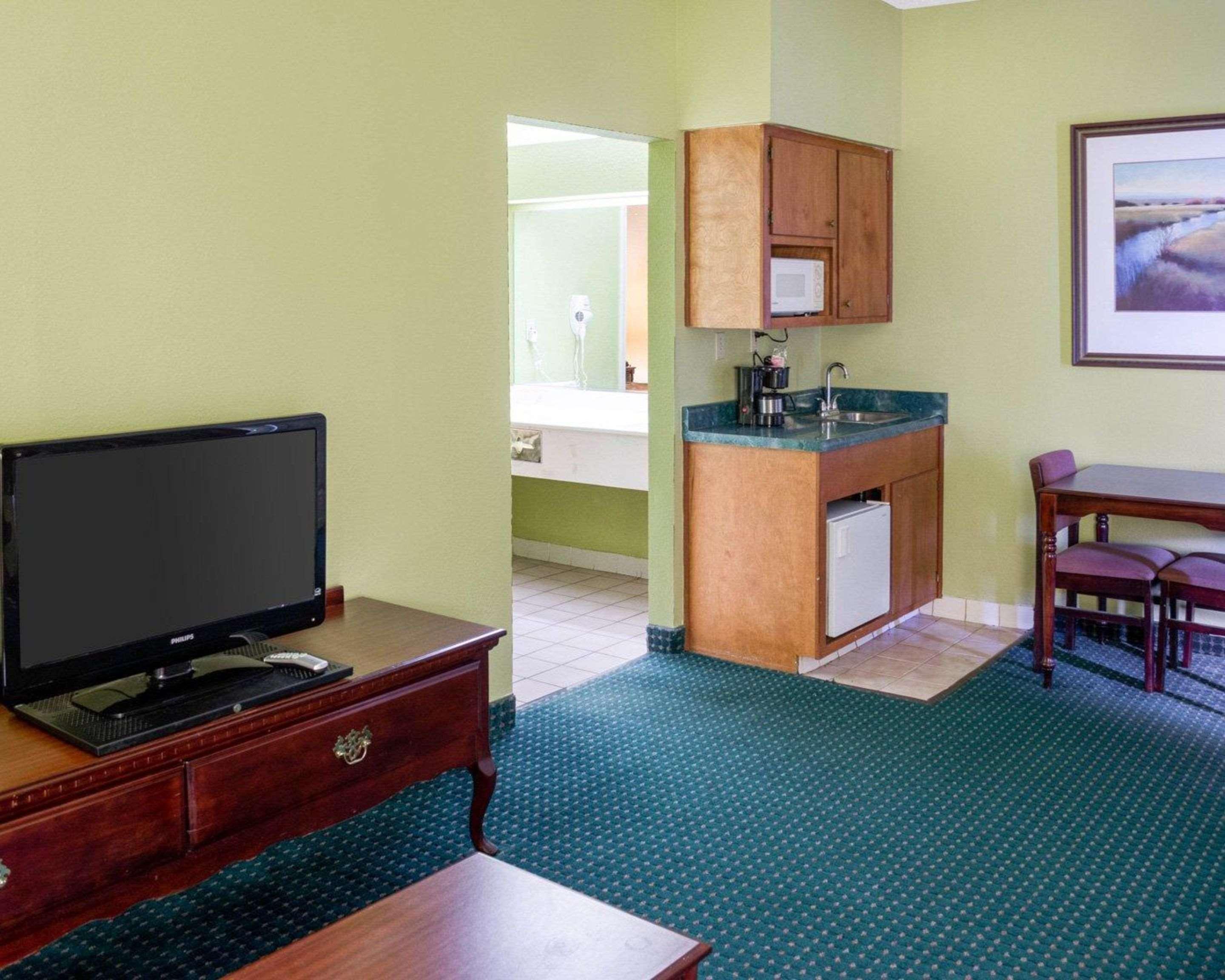 Econo Lodge Canton I-55 Экстерьер фото