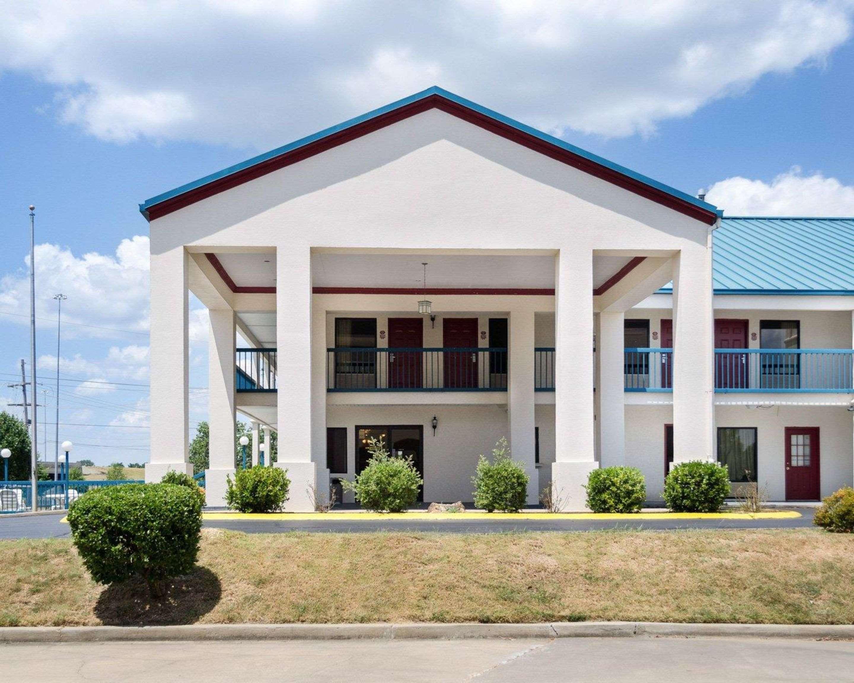 Econo Lodge Canton I-55 Экстерьер фото