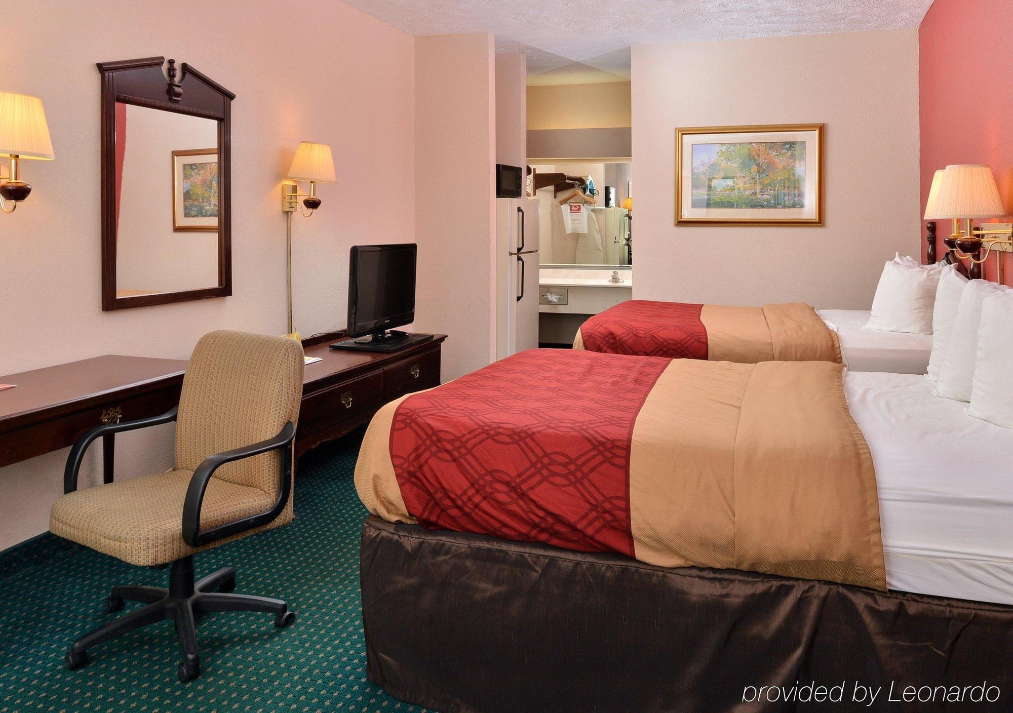 Econo Lodge Canton I-55 Экстерьер фото
