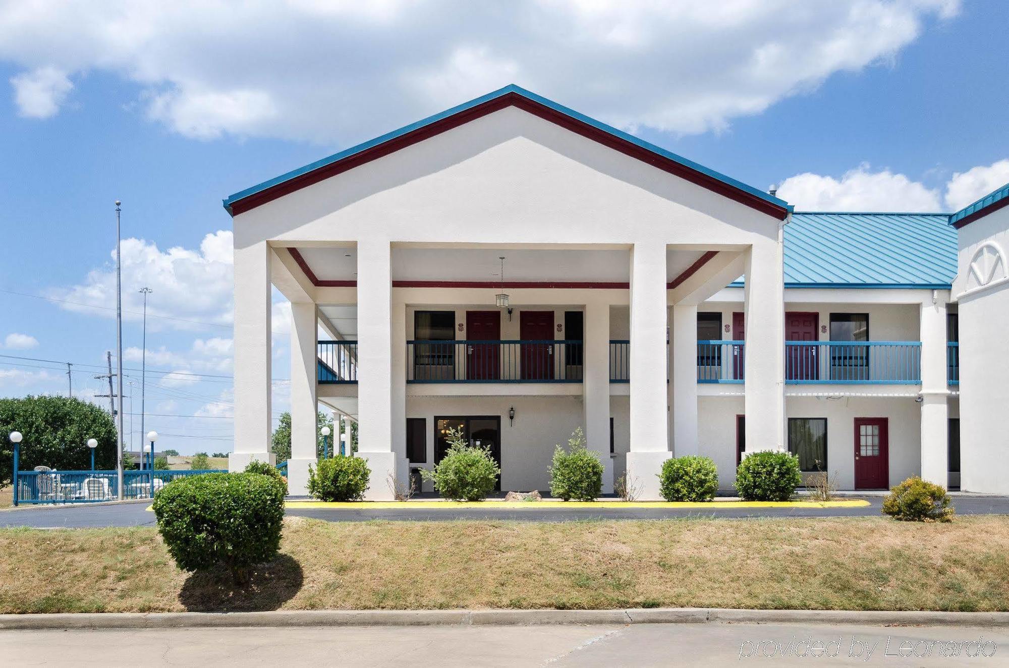 Econo Lodge Canton I-55 Экстерьер фото