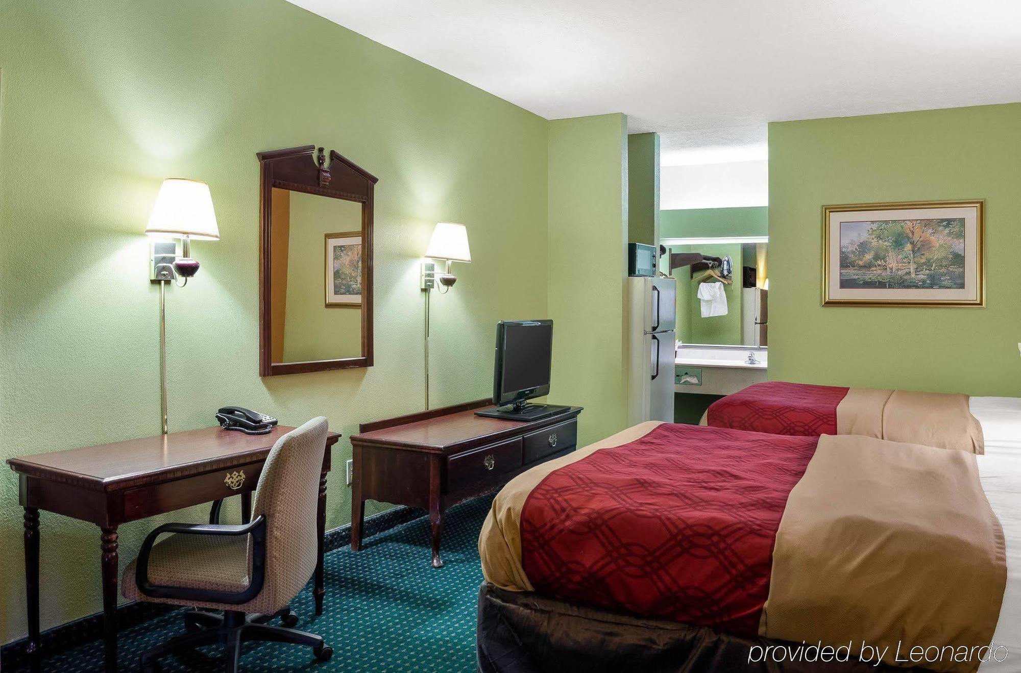 Econo Lodge Canton I-55 Экстерьер фото