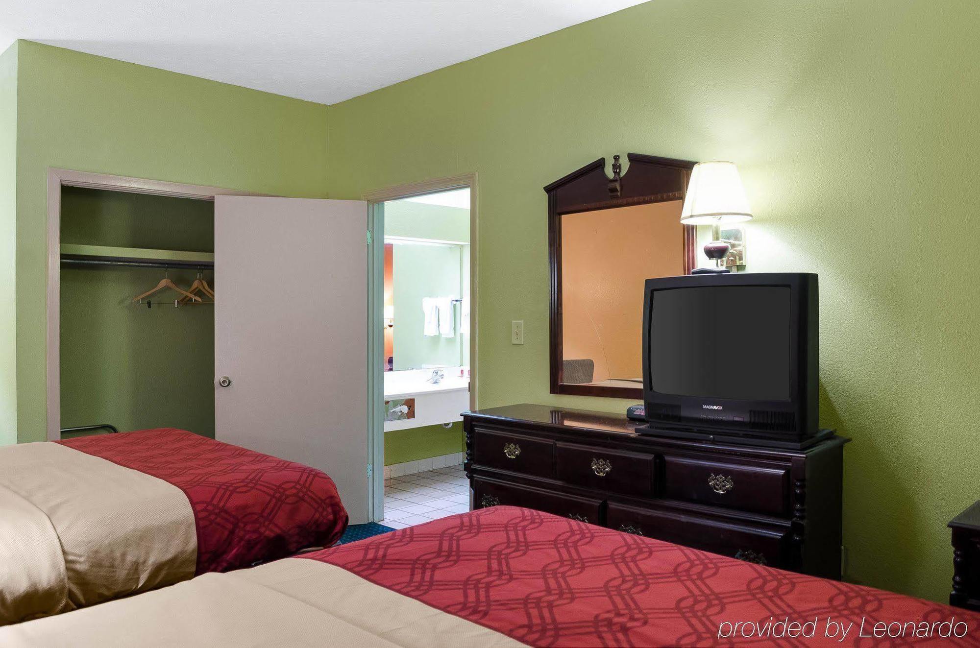 Econo Lodge Canton I-55 Экстерьер фото